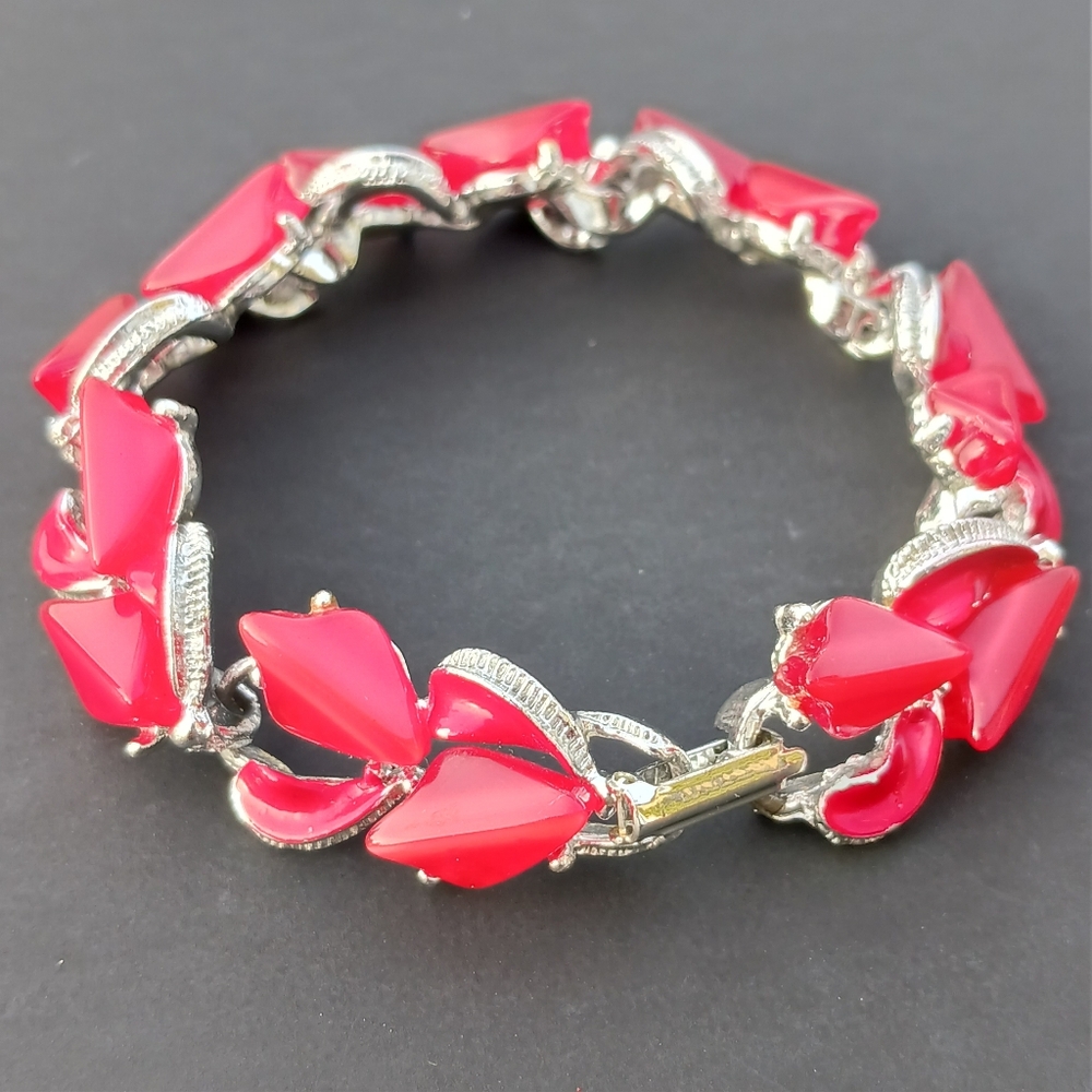 Vintage Red Moonglow Lucite Plastic Earring Bracelet Set Silvertone Clip-on - Picture 3 of 11